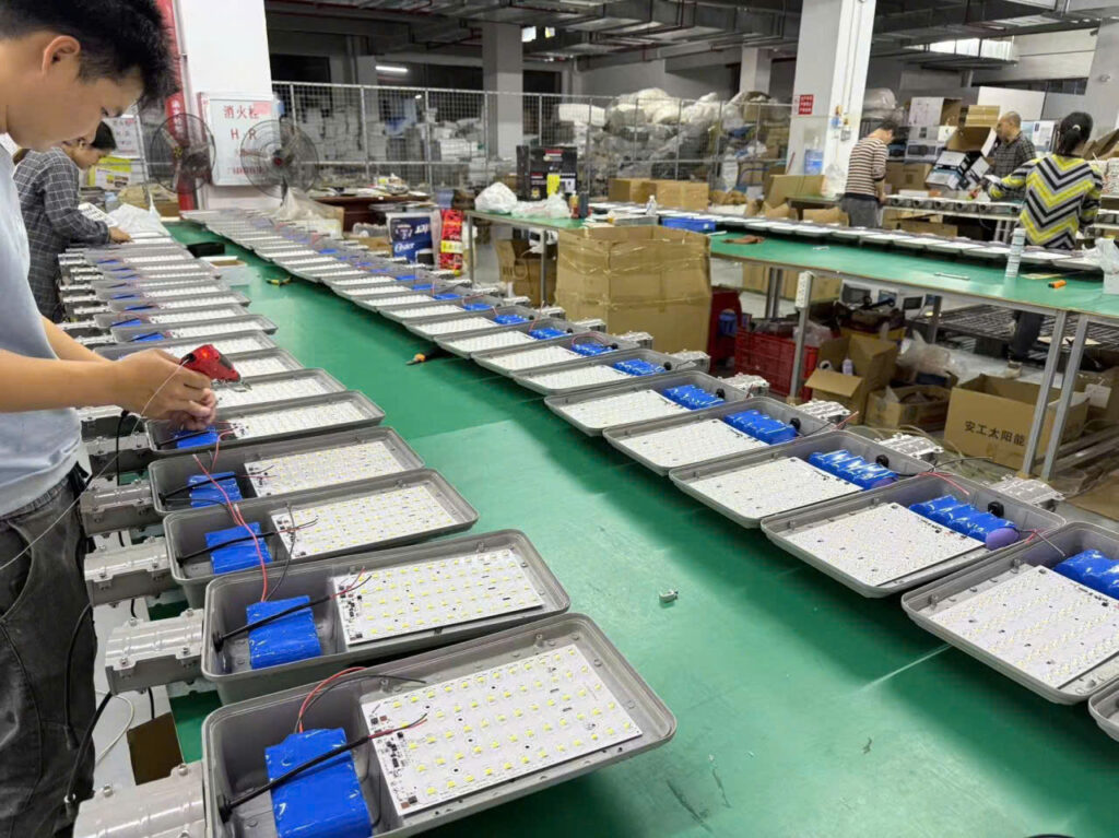 Đèn NLMT Ngoài Trời Công Nghệ LED Mới