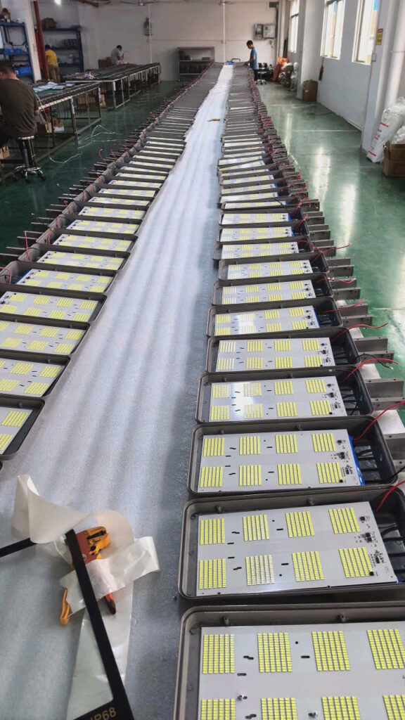 Đèn NLMT Công Nghệ Mới Tiết Kiệm Chi Phí