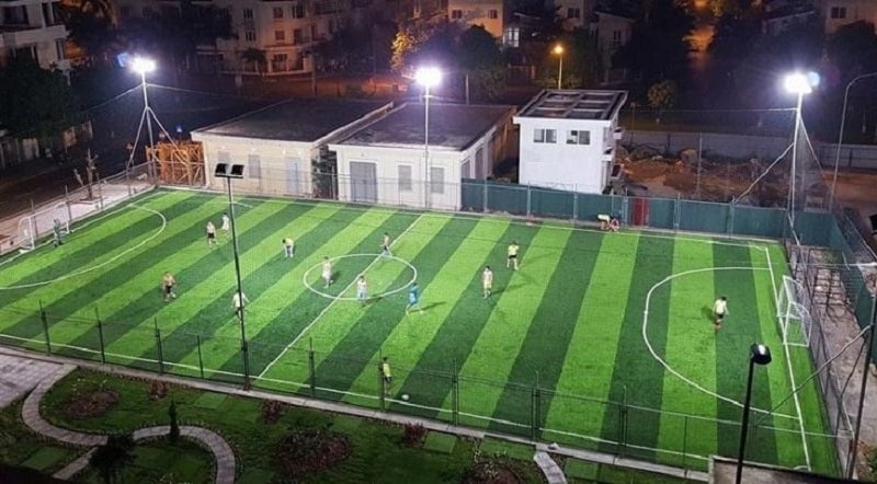 Đèn Năng Lượng Mặt Trời Chuyên Dùng Sân Bóng