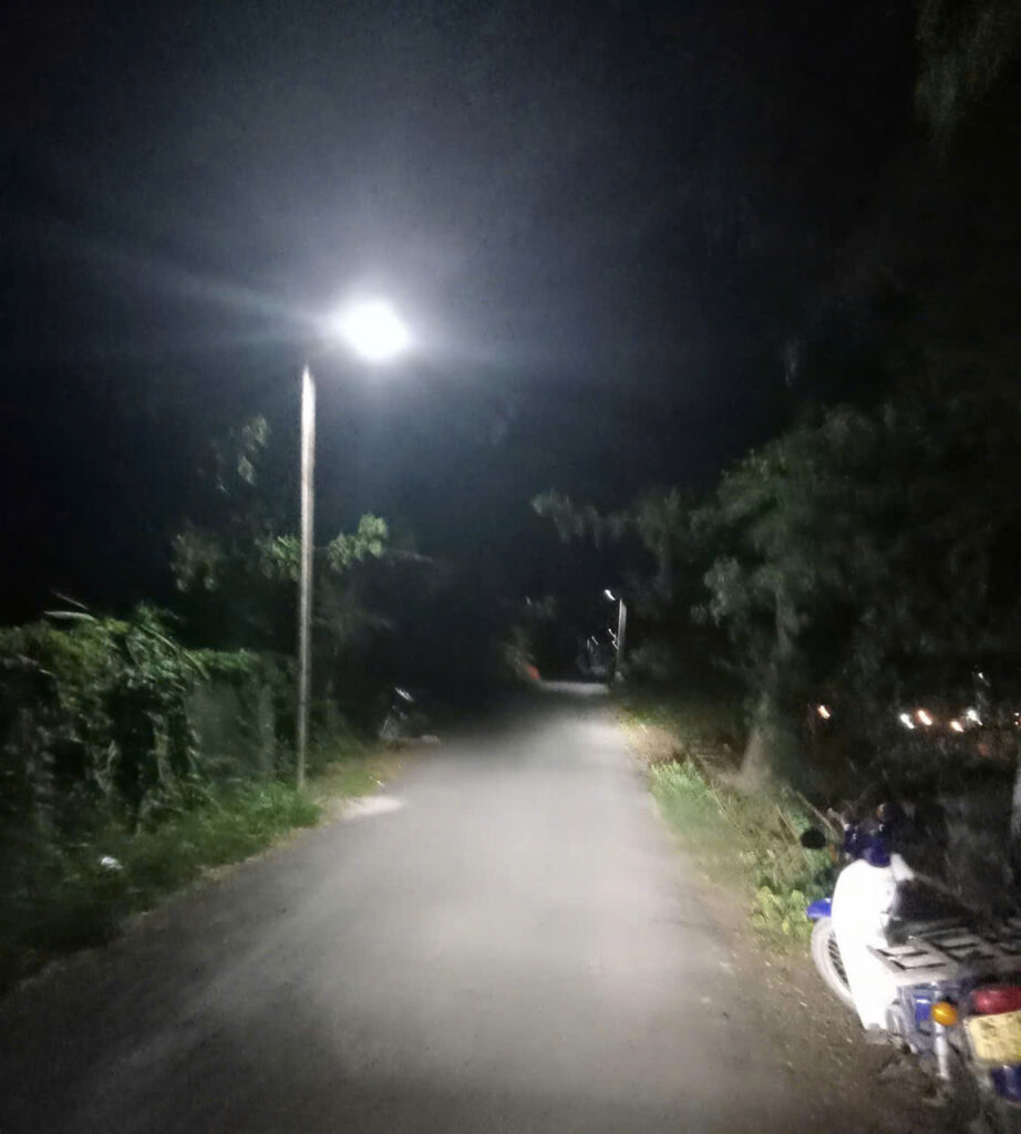 Đèn Solar LED Chiếu Xa Ngoài Trời