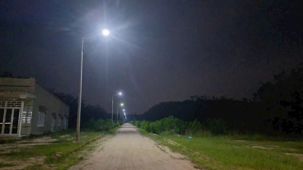 Đèn Năng Lượng Mặt Trời Cho Đường Làng