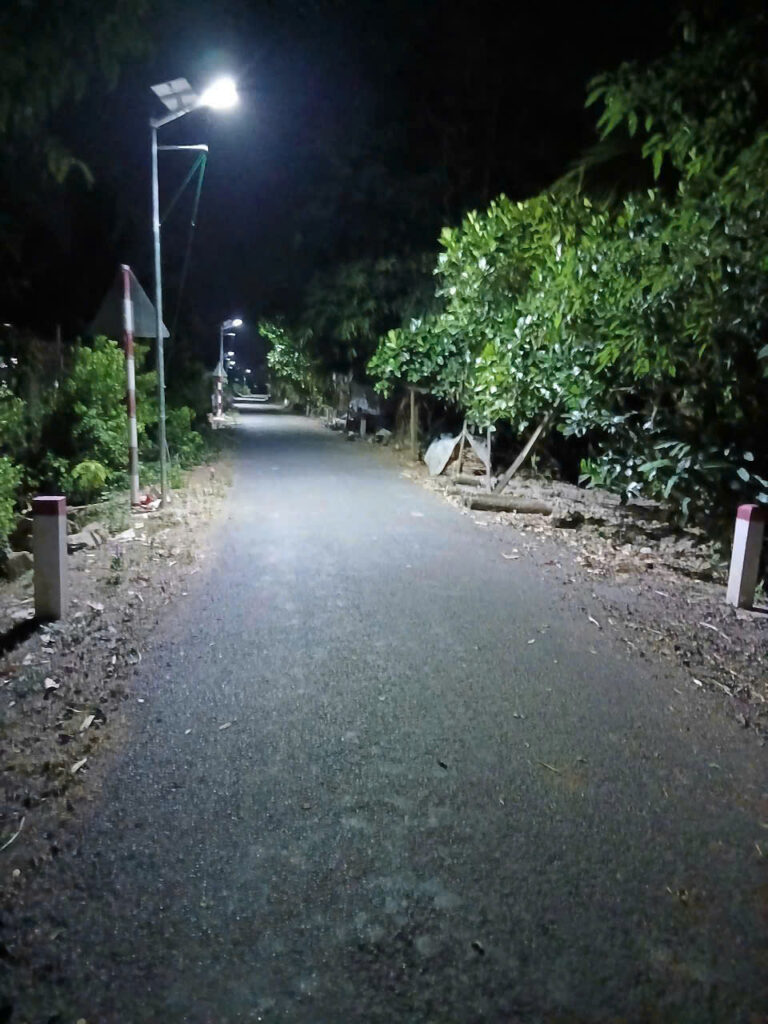 Đèn Pha Solar LED Siêu Sáng Ngoài Trời