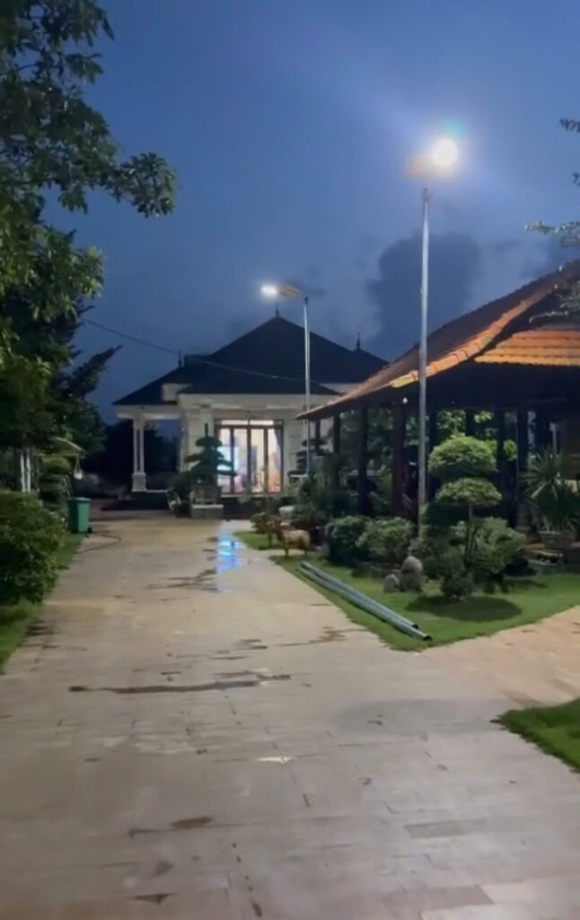 Đèn Solar LED Siêu Bền Ngoài Trời