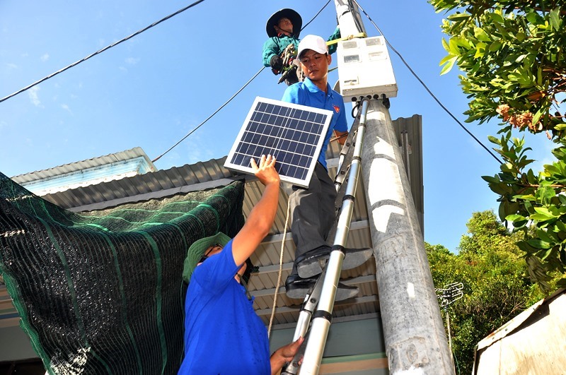 Đèn Solar Ngoài Trời Dễ Lắp Đặt